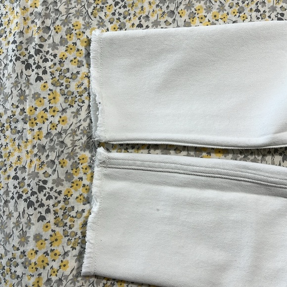 White distressed denim for women - Picture 5 of 5